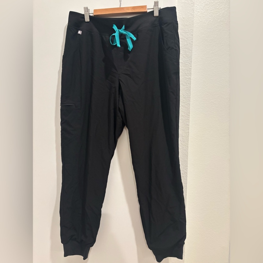 Women’s Figs scrub pants